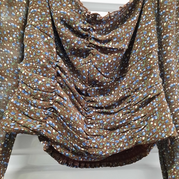 Astr The Label Top Womens Medium Brown Blue Puff Sleeve Smocked Blouse - Picture 9 of 10